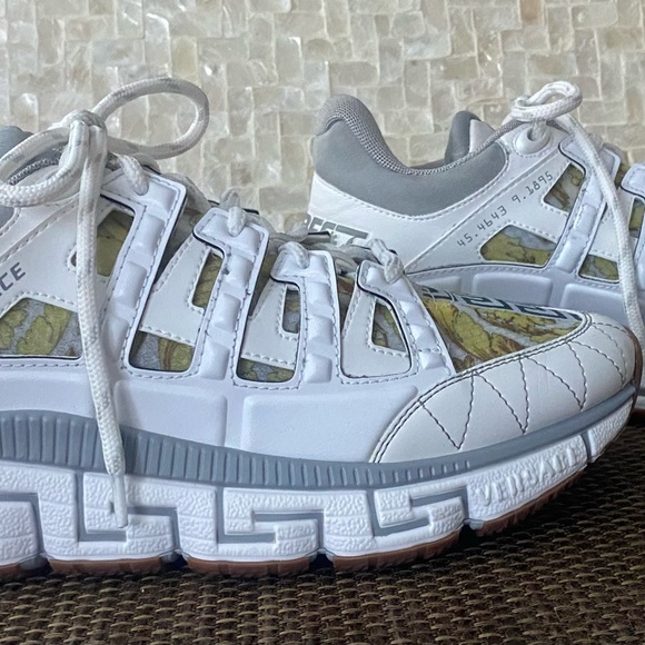 Versace designer women’s sneakers 38.5 orig 41150. From Saks - Picture 7 of 12